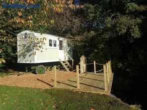 Waterside Shepherds Hut - Image 1