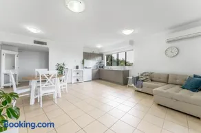 Yeppoon Coastal Apartment - Image 4