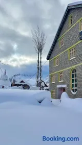 SNOWFLAKE Homestay - Image 4