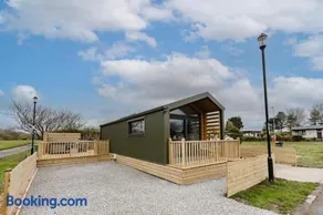 Lowfield Lodge & Hot Tub - Humberston Fitties Beach - Image 1
