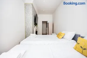 Larger Groups Apartment close to Excel CanaryWharf 02 with Parking - Image 4