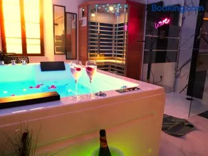 Le Triplex Romantique Balneo duo et Sauna - Image 1