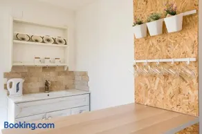 Designed Studio Apartment - Image 4