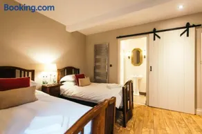 Archway 3 Cosy, En-suite Retreat - Image 4
