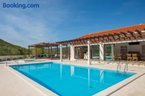 Villa DIVA Holiday House - Image 1