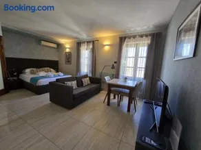 D Townhouse Boutique Suites - Image 5