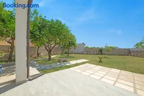 Casa Miggiano 6 BR Apartment in Town - Happy Rentals - Image 2