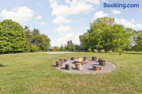 Sleeps 10, Indoor and Outdoor Theaters, Batting Cage, & Games! - Image 2