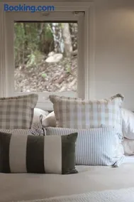 Train Carriage Tiny Home in the Byron Hinterland - Image 5