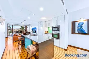 Airlie Marina Views Escape - Image 4
