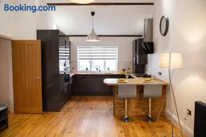 Academy Apartments By Elegance Stays - Image 4