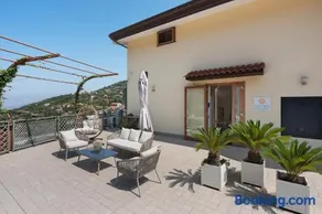 Appartamento con giardino e terrazza | Vista sul giardino - Image 3