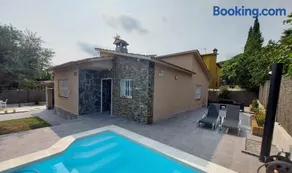 Cerca de Barcelona, y entre tres Parques Naturales, casa de 4 habitaciones y 2 baños con piscina, barbacoa y chimenea - Image 2