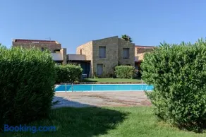 Golden Stone Villa: Pool Relax - Image 4