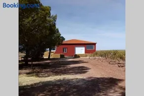 Casita de campo con vistas a una laguna - Image 1