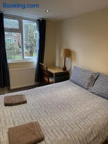 Luton Town House Near AIRPORT - Image 4