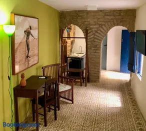 Guest House & Art Gallery - Image 3