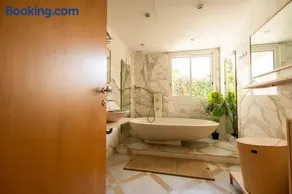 La Villa Riviera - Image 2