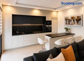 Waves Beachfront Apartment - Image 3