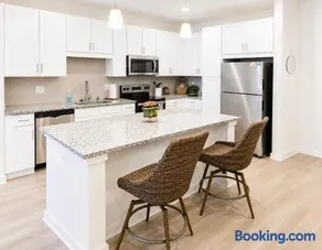 Corporate Luxe 2BR 2BA Apartment with Serene Water View 5 min from JAX Airport - Image 5