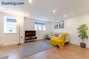 The Perfect Stay London, Home with 2 Bedrooms 1 Bath - Battersea, Vauxhall and Nine Elms - Image 3