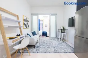317-4A NEW Modern 1BR W&D Walk to Central Park - Image 2