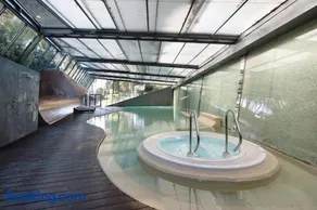 Appartamento totalmente attrezzato con giardino, terrazza e piscina privata | Vista sul giardino - Image 2