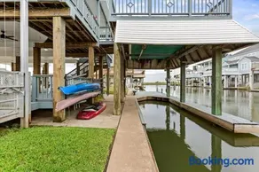Jamaica Beach Waterfront | Heated Pool | Bayfront | Boat Slip | Kayaks | Huge Deck | Grill - Image 1