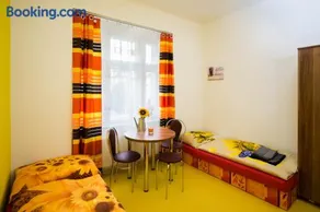 Apartment Four Year Seasons - WALKABLE TO CENTRE, METRO AND RIVERSIDE - Image 3