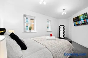 Harmony House 3 Bedroom New Build for Families, Contractors, Black Country Museum Sleeps 6 - Image 2