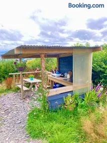Luxury Stargazing Glamping - Seren Hardd with Hot Tub - Image 2
