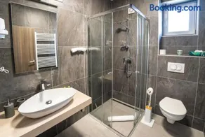 VULCANO Guesthouse - Image 2