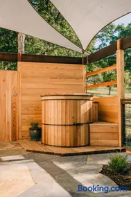 Romantic Yosemite Retreat - Private Zen Hot Tub - Image 1