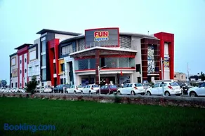 Fun Square Hotel - Image 1