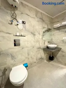 Hotel Emblem Suites Near Delhi Airport - Image 3