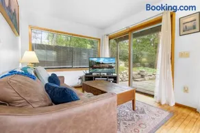 Alluring home with full kitchen, furnished patio, washer/dryer & private yard - Image 5