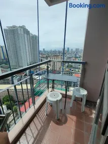 Lowest Room Rate in Makati with fast wifi and view - Image 2