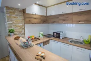 Lux Centre Apartment - Image 5