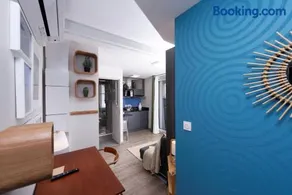 At home in lyon - Image 3