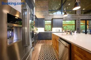 On Creek! HUGE Deck- Elegant Luxury! Sleeps 15 - Image 3