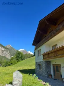 Ferienhaus Alpenblick, ganzes Ferienhaus, 5 Zi, 4 Bäder, gratis Parkplatz, Sonnenterrasse - Image 1