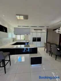 Exclusive Penthouse Jacuzzi Rooftop San Julian - Image 3