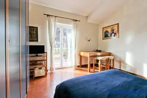 Villa on the edge of town - Image 3