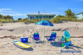 Oceanfront Escape - Private Beach Access - Game Room - Bikes - Surfboard - Image 2