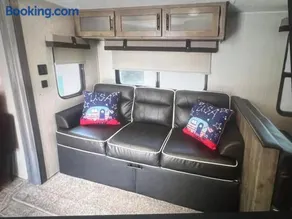 Beautiful 32' RV located in south Chicago suburb - Image 4