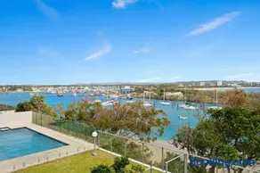 Oceanfront apartment on top of point Cartwright - Image 1