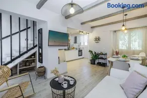 Stylish Modern Maisonette - Image 1