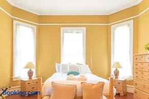Columbus's Luxurious Mansion Stay at Goldfinch - Image 2