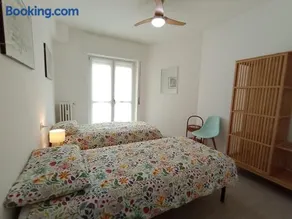 The Boulevard Alcove, semi-central&quiet suite, with balcony! - Image 2