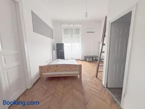 Artist Guest House - Image 2